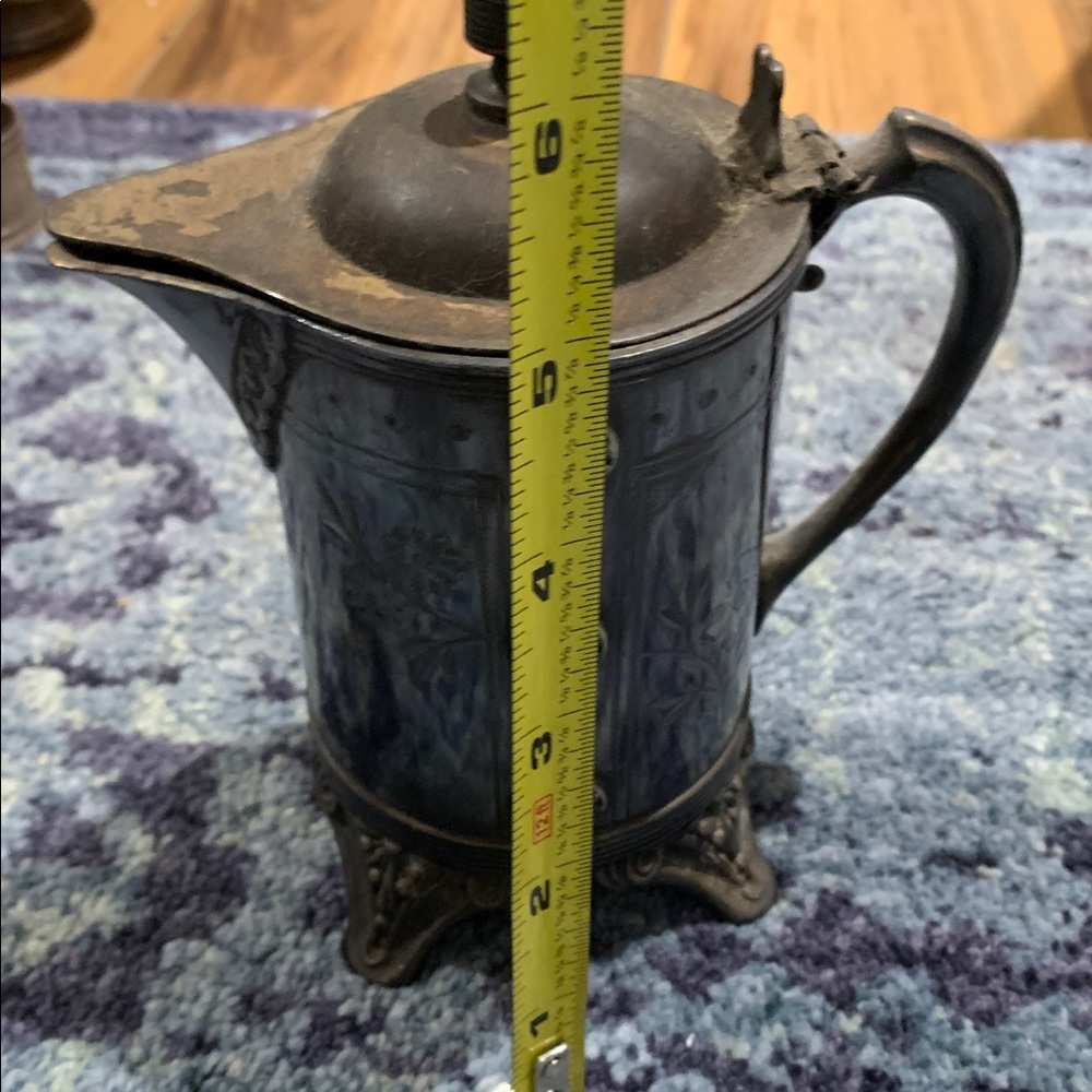 Meriden B co Vintage Victorian ornate 5” pitcher silver plate w handle - Picture 2 of 10